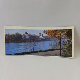 Открытка советская СССР. Псков, Мирожский монастырь у реки. Архитектура древнего города, винтаж