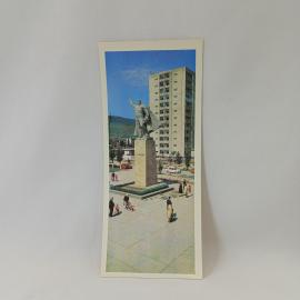 Открытка советская СССР. Махачкала, памятник Сергею Кирову, городская площадь и жилые дома. Винтаж