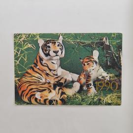 Карманный календарик 1990. Изображение тигров на фоне зелени. Календарь винтажный