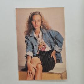 Карманный календарик 1992. Молодая девушка в джинсовой куртке и футболке. Календарь винтажный