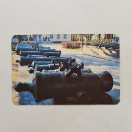 Карманный календарик 1989. Картинка с пушками на фоне музея. Календарь винтажный