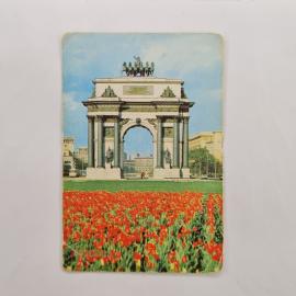 Карманный календарик 1984. Архитектурный памятник и цветы на фоне. Календарь винтажный