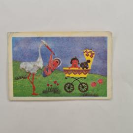 Карманный календарик 1985. Изображение аиста с младенцем и детской коляской. Календарь винтажный