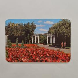 Карманный календарик 1990. Цветы и архитектурные элементы в парке. Календарь винтажный