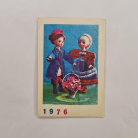 Карманный календарик 1976. Куклы в народных костюмах с цветами. Календарь винтажный
