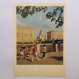 Открытка старинная. Город Москва, набережная Тараса Шевченко и архитектура сталинских высоток.