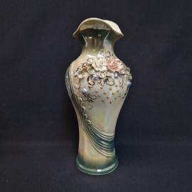 Ваза винтажная, СССР. Керамическая, с рельефным цветочным декором
