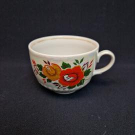 Чашка винтажная, СССР. Фарфор, с цветочным рисунком