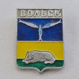 Значок СССР. Вольск, рыба и медведь, Саратовская область. Винтажный значек.