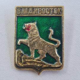 Значок СССР. Владивосток. Леопард на ветке, Винтажный значек.