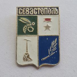 Значок СССР. Севастополь, герб, яхта, звезда, якорь. Винтажный значек.