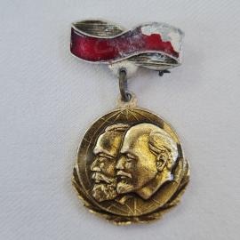 Значок СССР. Ленин, профиль, красное знамя, ЦВК. Винтажный значек.