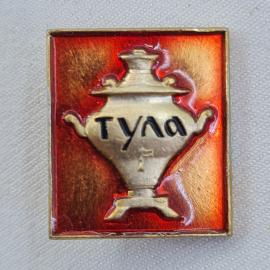 Значок СССР. Тула, самовар на красном фоне, город. Винтажный значек.