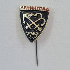 Значок СССР. Ленинград, городская символика, гербовая тема, число 73. Винтажный значек.