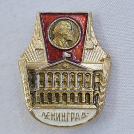 Значок СССР. Ленинград, профиль Ленина и здание, городская тематика. Винтажный значек.