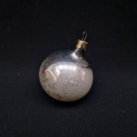 Ёлочная игрушка винтажная, СССР. Стеклянный шар, серебристый, с подвесом