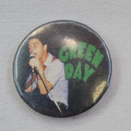 Значок СССР. Green Day, музыкант с микрофоном, рок группа. Винтажный значек.