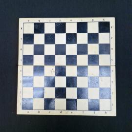 Шахматная доска винтажная, СССР. Складная пластмассовая доска для игры, размер 30 на 30 см