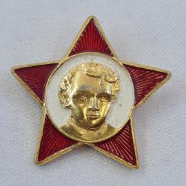 Значок СССР. Красная звезда, портрет Юрий Гагарин, космос. Винтажный значек.