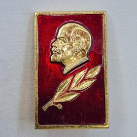 Значок СССР. Профиль Ленина, ветвь, советская тематика. Винтажный значек.