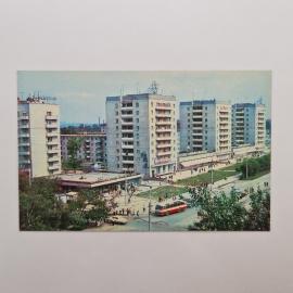 Открытка советская СССР. Новосибирск, улица Гоголя, городской пейзаж с автобусом и домами. винтаж