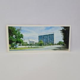 Открытка советская СССР. Бердянск, городской пейзаж с промышленным зданием и улицей. Винтаж