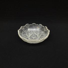 Тарелка сервировочная винтажная, СССР. Прозрачное стекло с граненым узором, диаметр 18 см