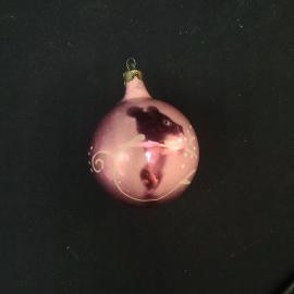 Елочная игрушка винтажная, СССР. Стеклянный шар розового цвета с рисунком птицы