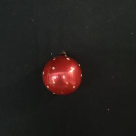 Елочная игрушка винтажная, СССР. Красный стеклянный шар с белым точечным узором