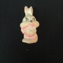 Ёлочная игрушка винтажная, СССР. Декоративная фигурка зайца из ваты, высота около 8 см