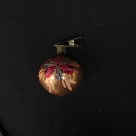 Елочная игрушка винтажная, СССР. Стеклянный шар с цветочной росписью на прищепке