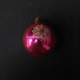 Елочная игрушка винтажная, СССР. Стеклянный шар малинового цвета с цветочным узором