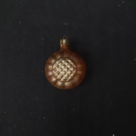 Елочная игрушка винтажная, СССР. Рельефный шар, диаметр около 8 см, коричневый цвет