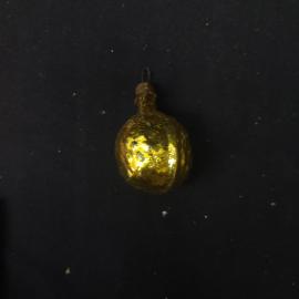Елочная игрушка винтажная, СССР. Стеклянная фигурка золотистого цвета в форме желудя
