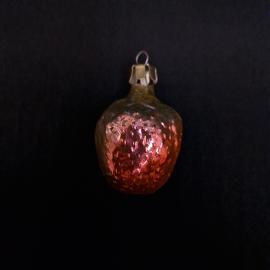 Елочная игрушка винтажная, СССР. Стекло, фигурка клубники с рельефной поверхностью