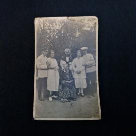 Фотография винтажная, СССР. Черно белый семейный портрет, кабинетный формат