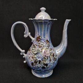 Кофейник винтажный, СССР. Фарфор, с крышкой, рельефный цветочный декор, голубая глазурь