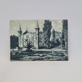 Открытка советская СССР. Пятигорск, Лермонтовская галерея среди деревьев и клумб. Винтаж