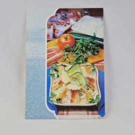 Открытка советская СССР. Салат с крабовыми палочками, рисом, огурцом, яблоком и зеленью. Винтаж