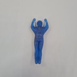 Игрушка солдатик винтажная СССР. Фигурка спортсмена с поднятыми руками в синем цвете