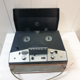 Магнитофон катушечный "Астра-4", СССР.