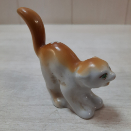 Статуэтка фарфоровая "Кот", ЗХК Полонное. СССР. На спине слезла глазурь.