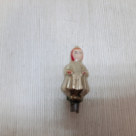 Елочная игрушка девочка в шубке, стекло, СССР.