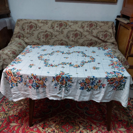 Скатерть на стол, цветочный орнамент, 125х135см. СССР.