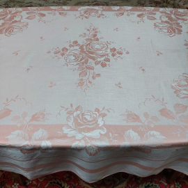 Скатерть на стол, цвет розовый с цветочным орнаментом, 130х160см (СССР).