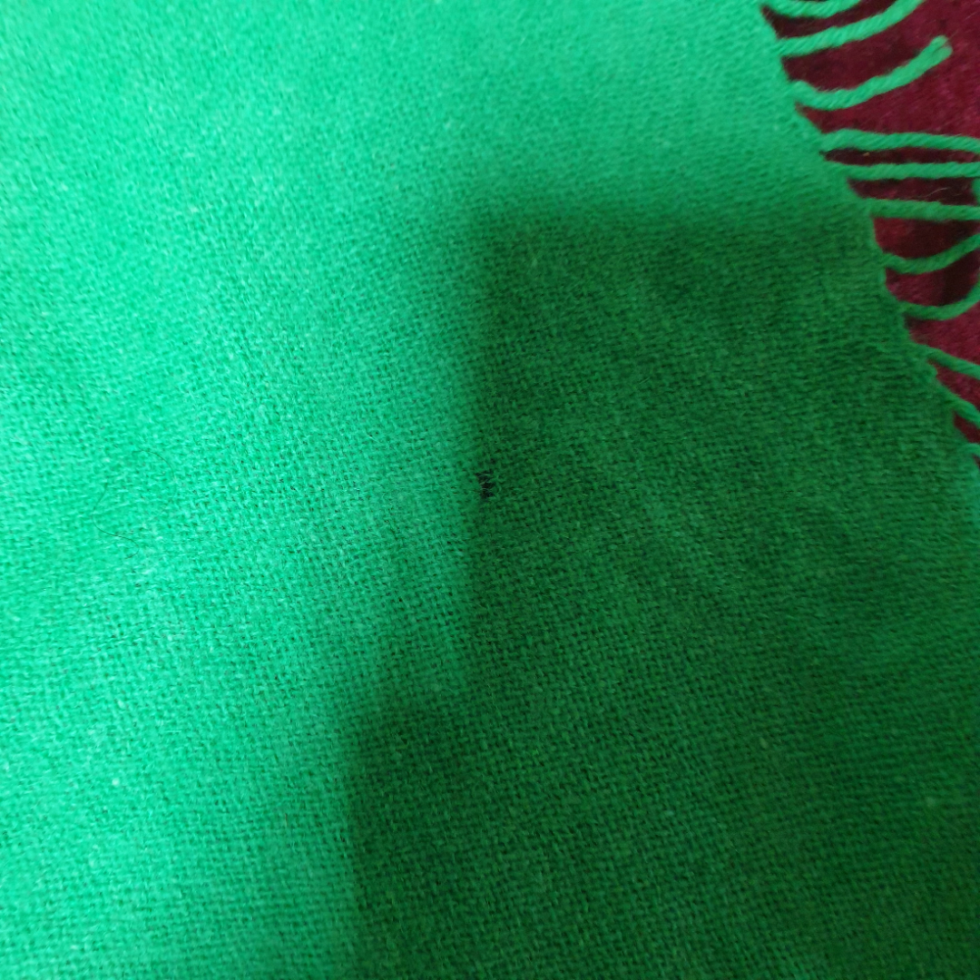 Платок зеленый (с дефектами).  60х65 см.. Картинка 4