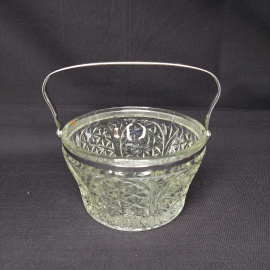 Ваза-конфетница стеклянная с металлической ручкой. СССР.