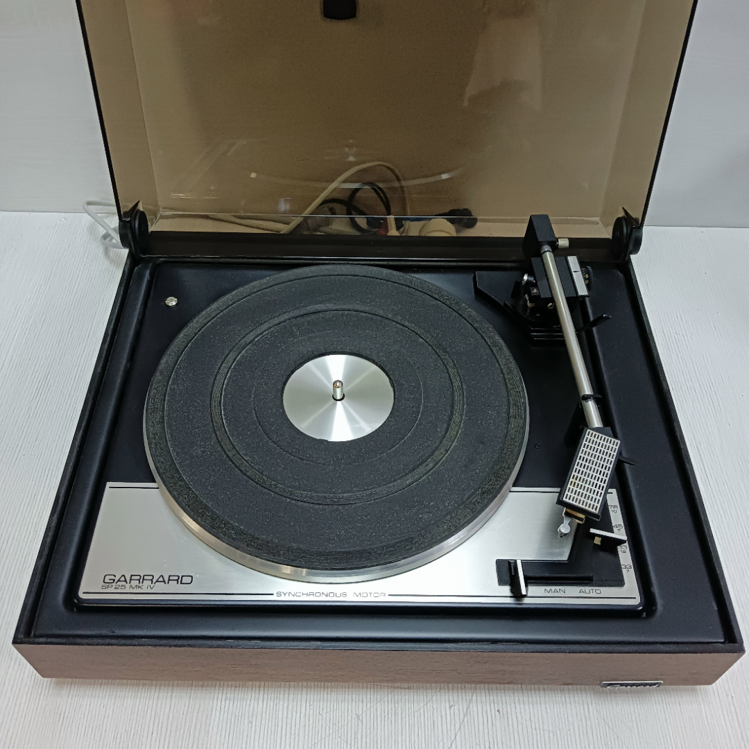 Купить Проигрыватель винила Garrard SP 25 MK IV, отличное состояние, крышка  требует полировки. Англия в интернет магазине GESBES. Характеристики, цена  | 59204. Адрес Московское ш., 137А, Орёл, Орловская обл., Россия, 302025