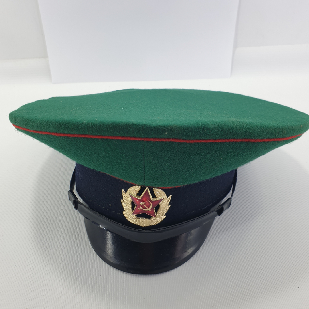 Фуражка пограничника, швейное объединение Заря, размер 53. СССР. Картинка 1