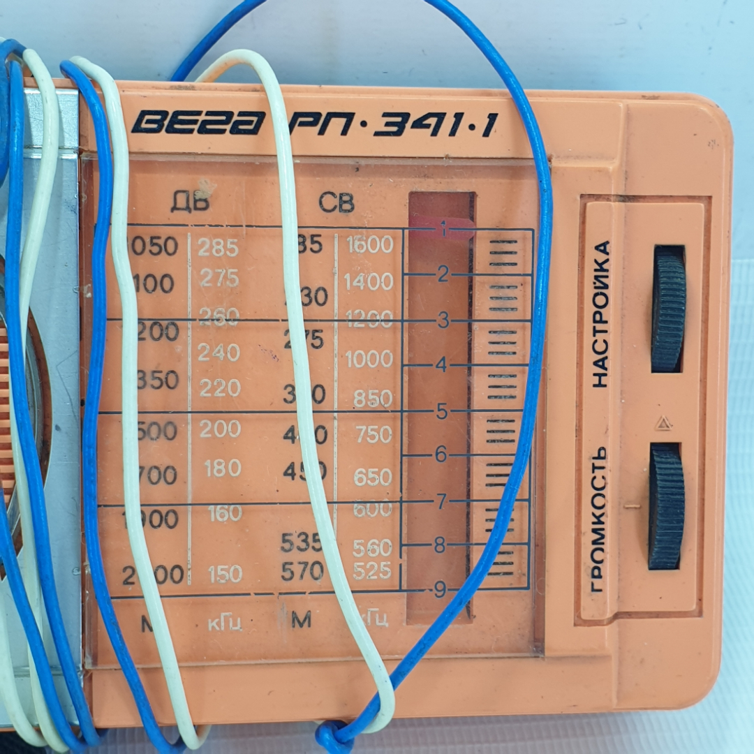 Радиоприемник "Вега РП-341-1", работоспособность не проверялась, состояние см. фото, СССР. Винтаж.. Картинка 3